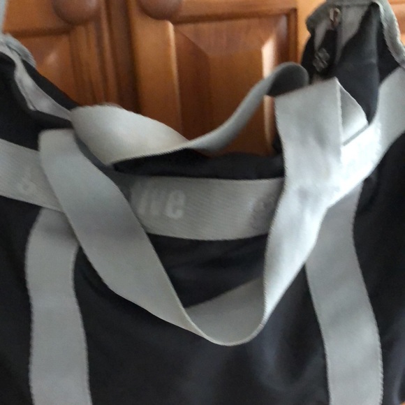 Old Navy Gym Bag Black/grey get going , get active logo on trim on both sides! - Picture 4 of 12